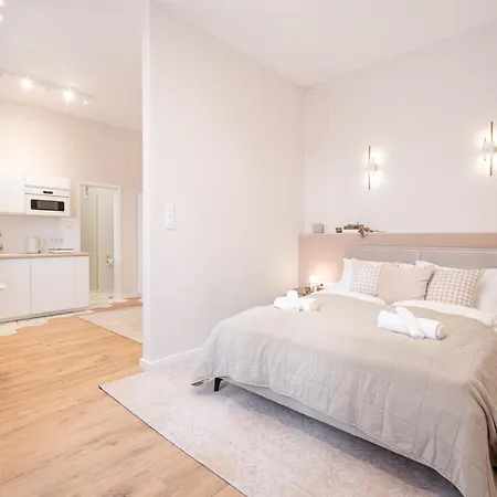 A43 - Akacfa Street Heritage - Location By Bqa Apartment *