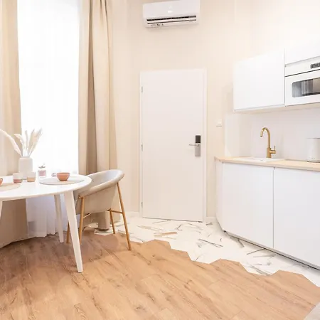A43 - Akacfa Street Heritage - Location By Bqa Apartment *