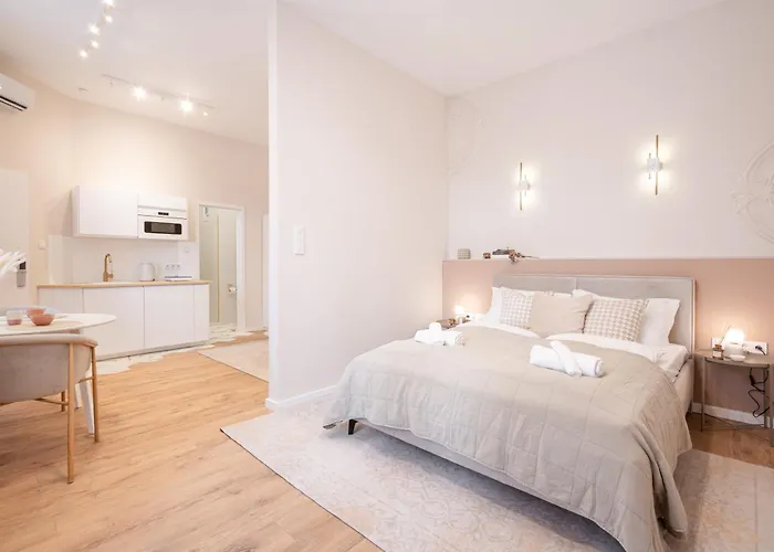 A43 - Akacfa Street Heritage - Location By Bqa Apartamento *