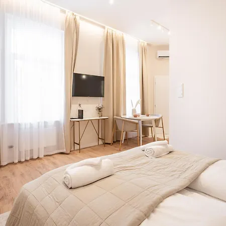 A43 - Akacfa Street Heritage - Location By Bqa Apartman *