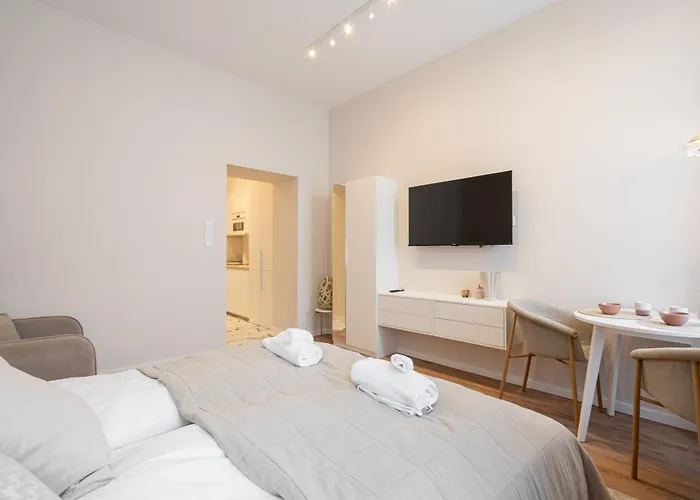 A43 - Akacfa Street Heritage - Location By Bqa Apartmán *